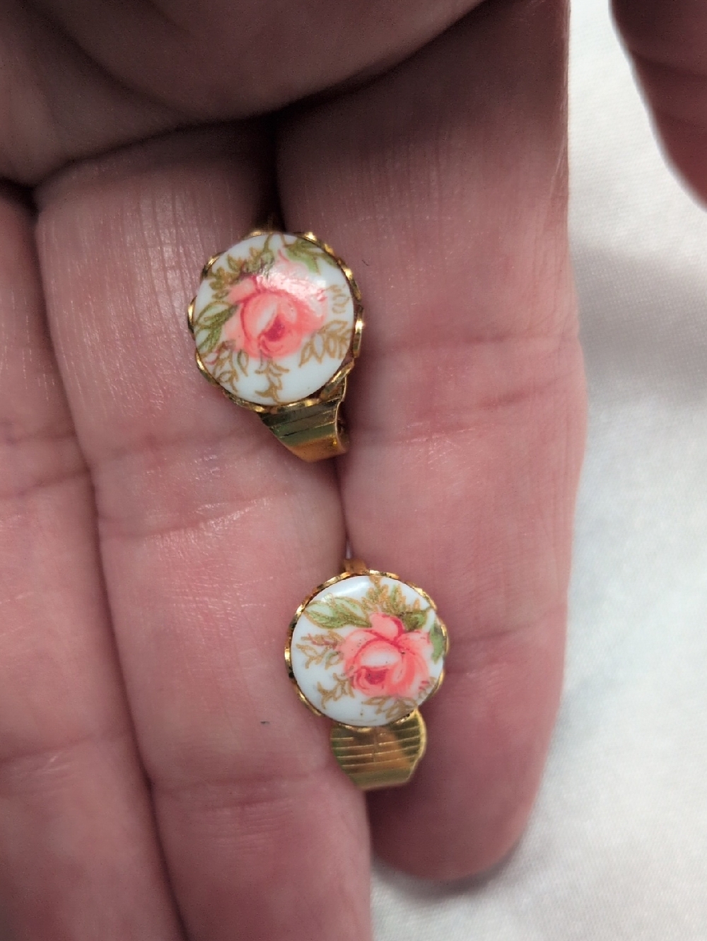 Vintage Porcelain Pink Rose Clip On Earrings Gold Tone Romantic Cottagecore